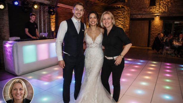 bruiloft-dj-met-verlichte-dansvloer-volledige-gids-1786418060